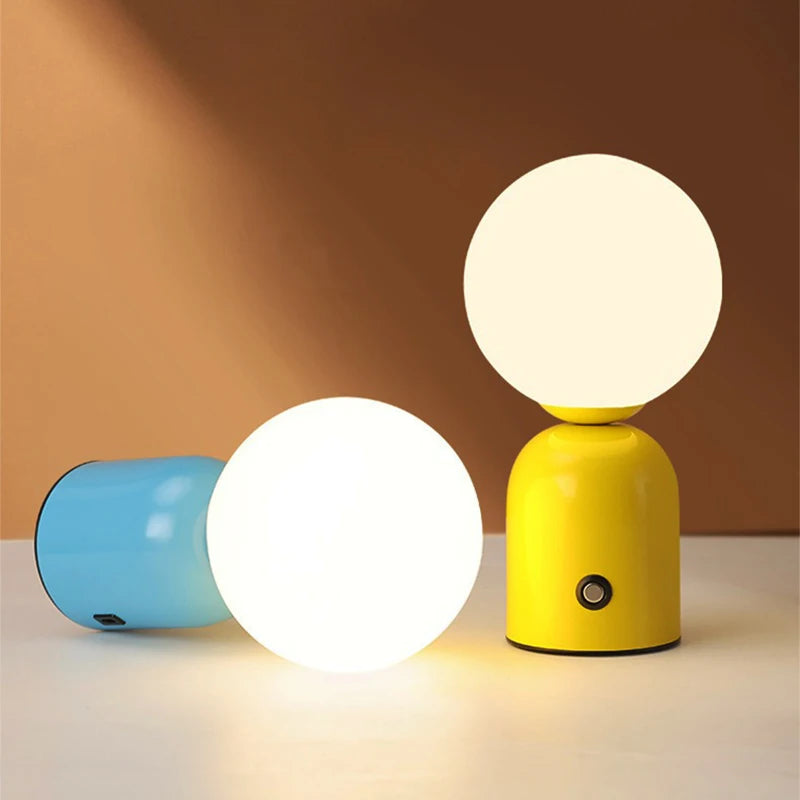 Lampe de chevet rouge